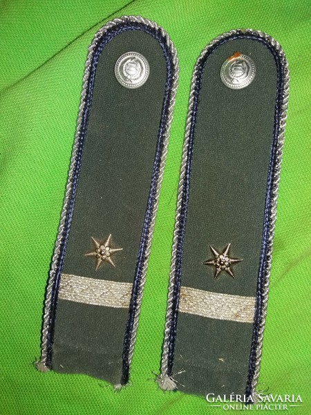 Old cooper era soldier/police officer shoulder pads in a pair, 16 cm as shown in the pictures