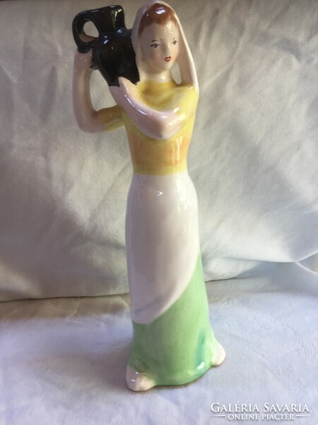 Girl carrying water, hand-painted porcelain or ceramic statue (79/1)