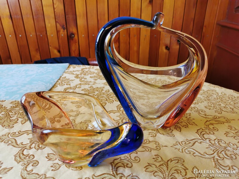 2 Frantiseks zem glass objects together