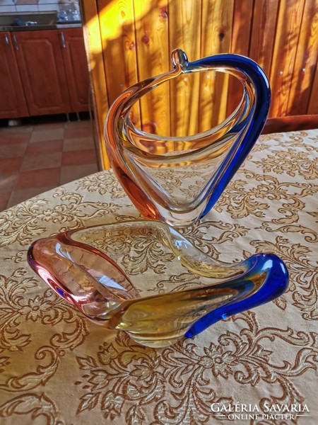 2 Frantiseks zem glass objects together