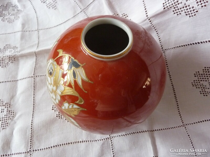 Wallendorf's vase is hand painted