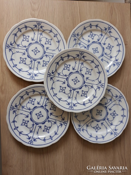 Winterling cake plates with straw flower pattern