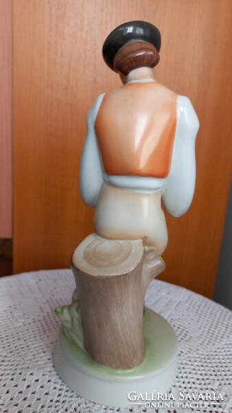 Zsolnay jelzett furulyázó figurális szobor, kézzel festett, hibátlan, 27 cm, talp átm.: 11 cm