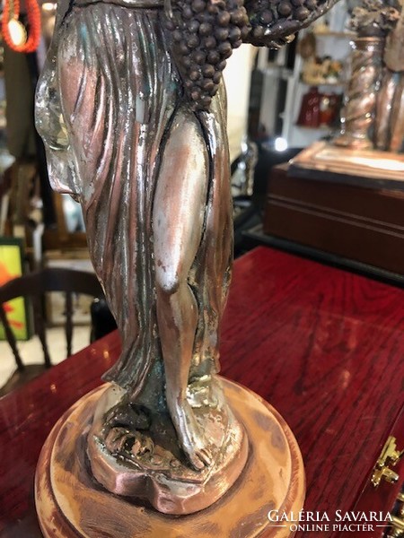 Signed metal statue of the Italian sculptor Bougelli, 30 cm high.