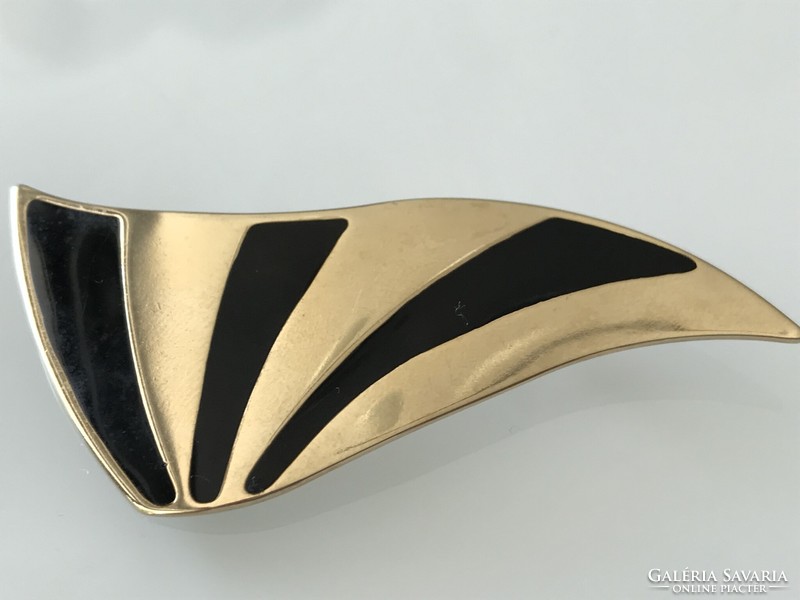 Art deco style brooch with black enamel decoration, 7 x 3.5 cm
