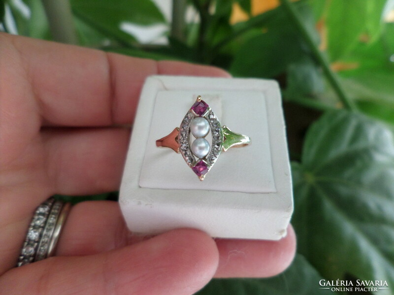 Art deco arany gyűrű gyöngyökkel, gyémántokkal és szintetikus rubinnal