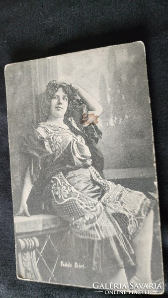 FEDÁK SÁRI ZSAZSA PRIMADONNA SZINÉSZNŐ SZÍMŰVÉSZ FOTÓLAP cca. 1898