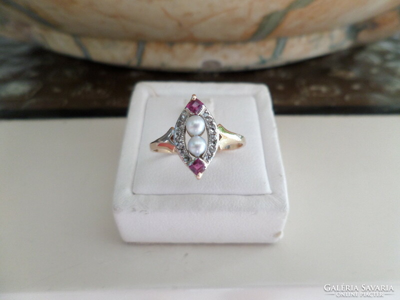 Art deco arany gyűrű gyöngyökkel, gyémántokkal és szintetikus rubinnal