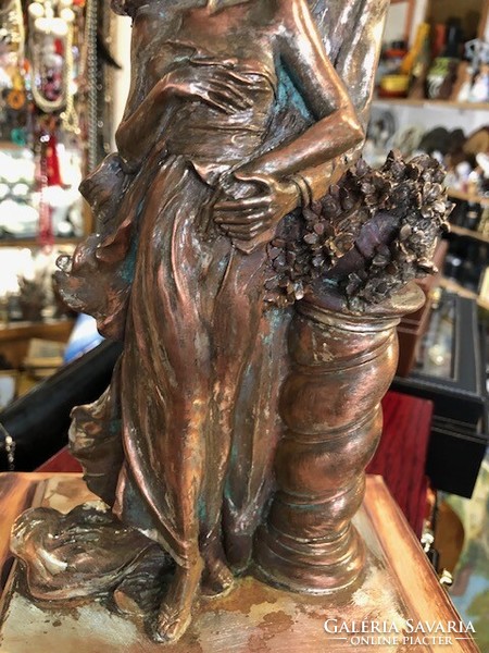 Signed metal statue of the Italian sculptor Bougelli, height 26 cm.