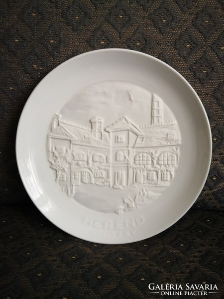 Herendi litofán fehér tányér- a Herendi porcelánmanufaktúra épületének képével