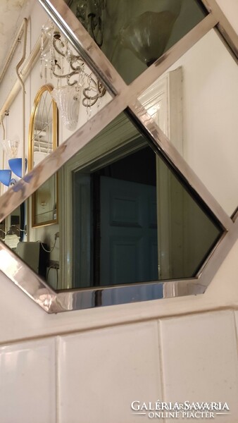 Octagon-shaped modern mirror