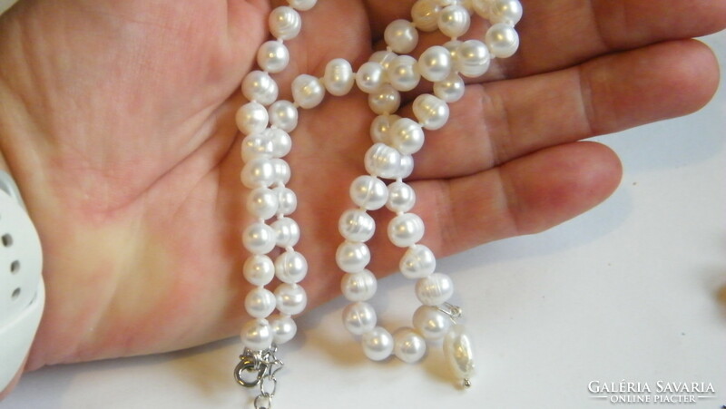 Cultured freshwater pearl necklace