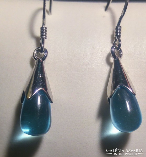 Silver women's drop-shaped crystal earrings