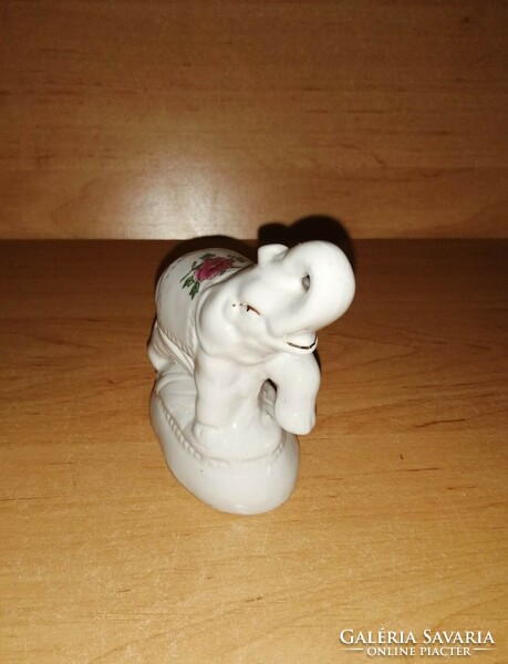 Porcelán elefánt figura szobor 9 cm magas (po-2)