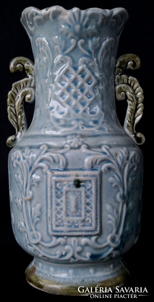 Dt/223 – fabulous openwork majolica vase