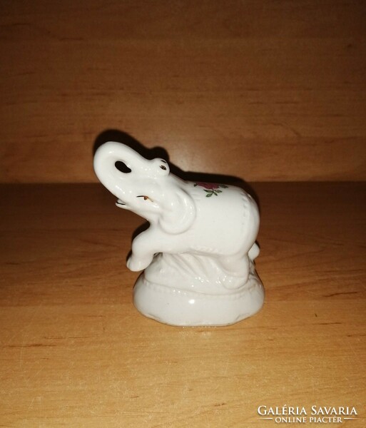 Porcelán elefánt figura szobor 9 cm magas (po-2)