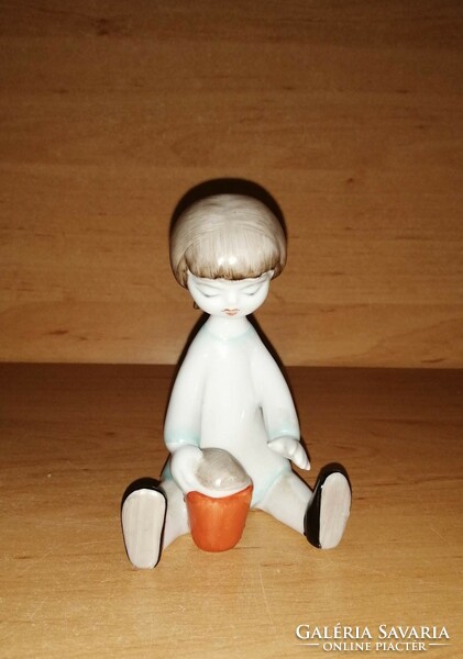 Hollóházi porcelán Homokozó kislány - Káldor Aurél (po-2)