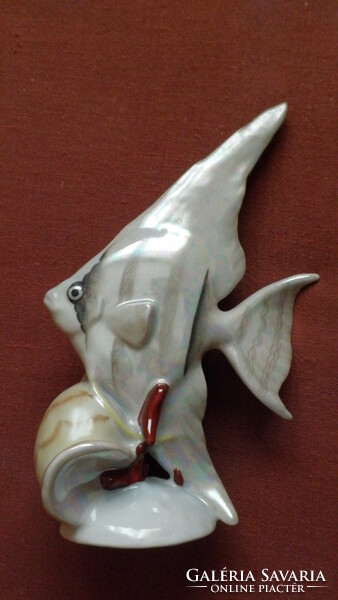 Hollóházi vitorlás hal csigával, 16 cm