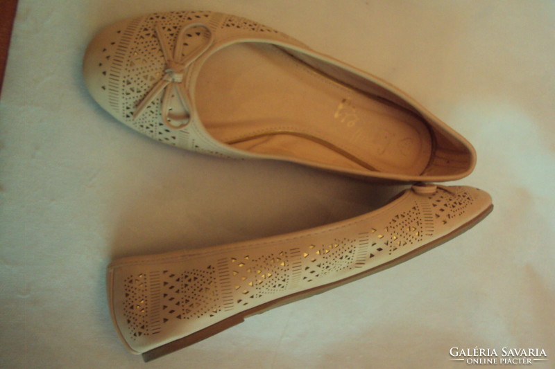 Powder pink flip flops in new condition, with gold lining, hole decoration. Brand mark.