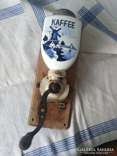 Wall-mounted coffee grinder - antique style