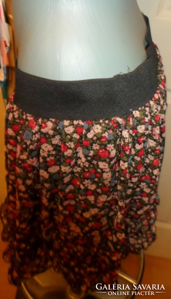 Floral ruffled short skirt 38