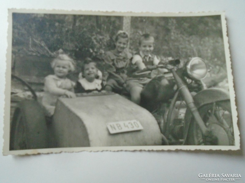 D195706 old photo 1949 motorcycle loaded with children