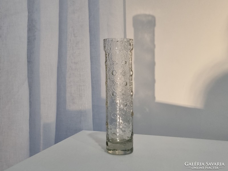 A vase designed for Riihimäki by the Finnish glass artist Tamara Aladin (1462 )