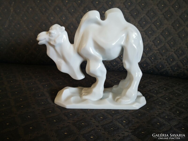 Herendi, art deco camel, the work of sculptor Ilona Végh
