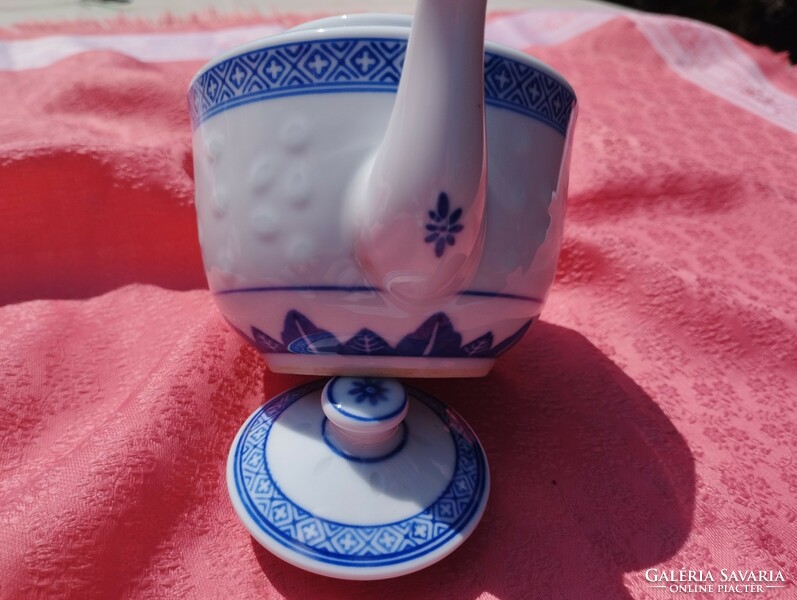 Chinese rice grain porcelain pourer