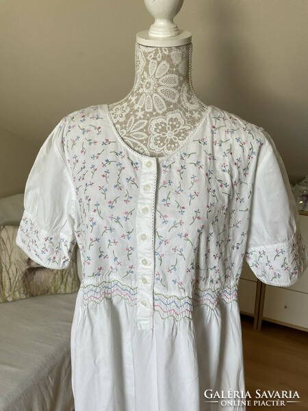 Beautiful white embroidered, beeswax women's nightgown, 100% Indian cotton