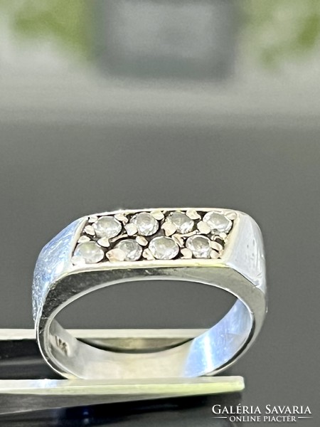 Pompás ezüst gyűrű, cirkónia kövekkel