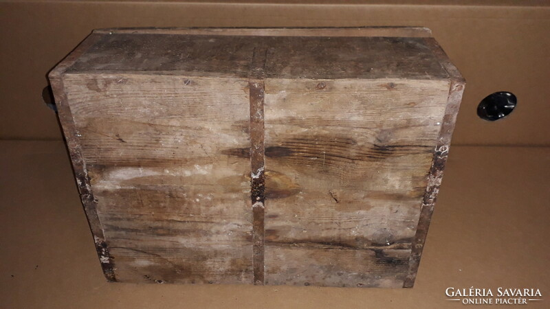 Antik vasalatos nyitható fedeles utazóláda fa láda 47 x 16 x 35 cm a képek szerint