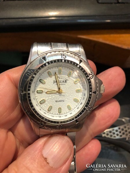 Jaguar calendar men's watch, with Japanese mechanism, in good condition.