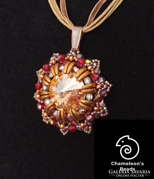 "Amira Golden Shadow Beading Pendant" Swarovski kristállyal készült gyöngyfűzött medál