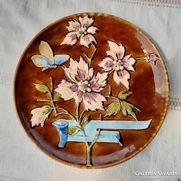 Decorative wall plastic majolica bowl in Znaim (xixth century) style, diameter 26.5 cm