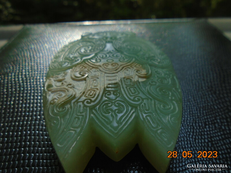 Kínai jade faragott szobor, talizmán, amulett
