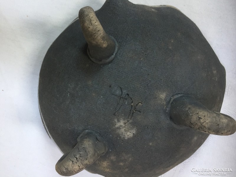 Raku ceramic bowl, with 3 legs, marked aa on the bottom (m35)