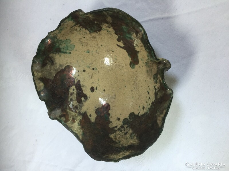 Raku ceramic bowl, with 3 legs, marked aa on the bottom (m35)