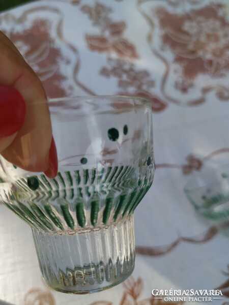 Retro italos készlet eladó! Zöld buborékos üveg + 5  db zöld pöttyös pohár eladó!