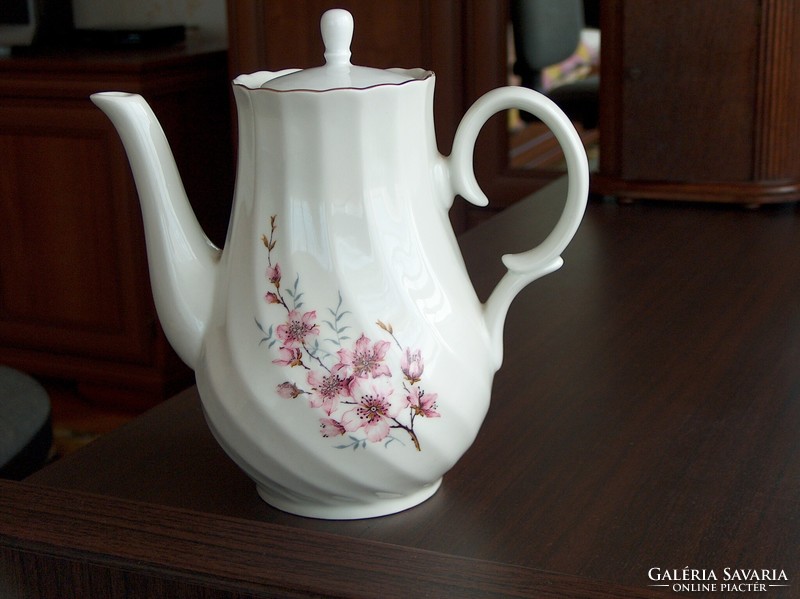 Szép formájú porcelán tea/kávé kiöntő