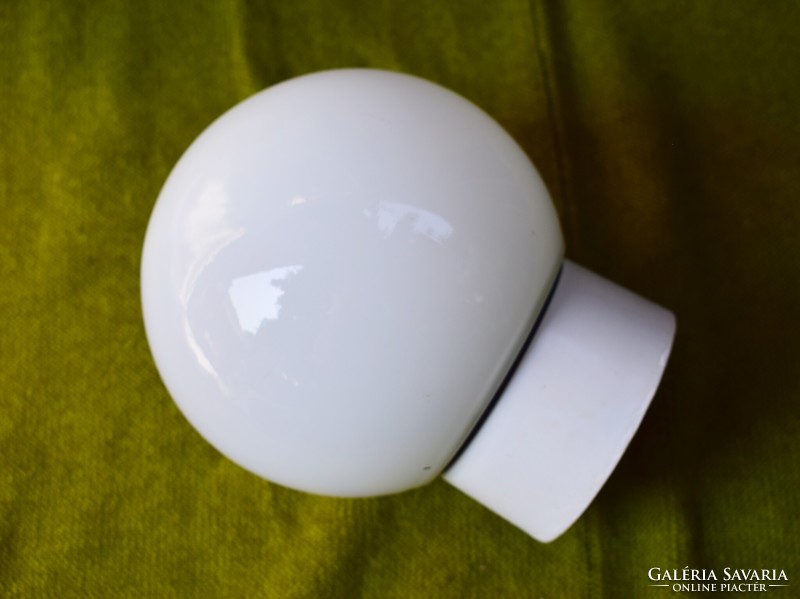 Wall lamp retro spherical shade, plastic lamp body 15.5 x 19.5 cm