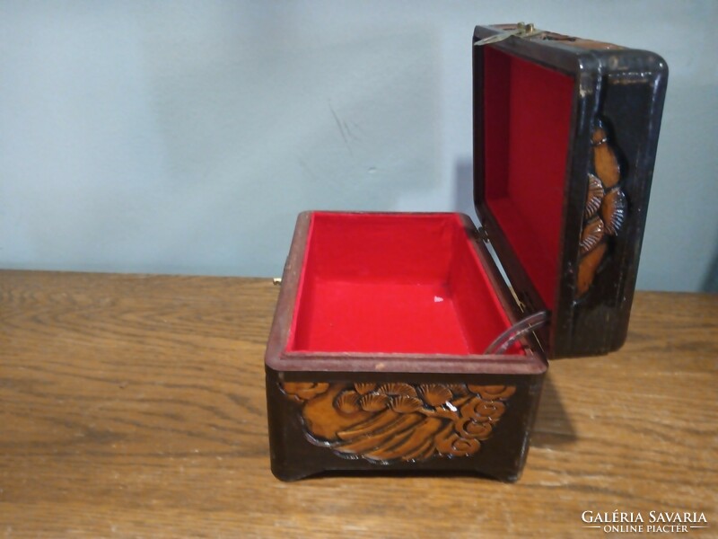 Carved copper veined jewelry box. Negotiable