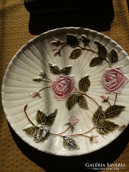 Majolika tányér rózsákkal