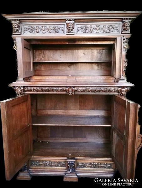 Reneszánsz stílusú kabinet szekrény