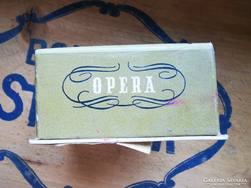 Opera powder box