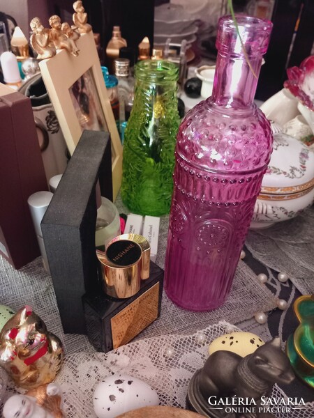 Fabulous purple pressed glass or vase