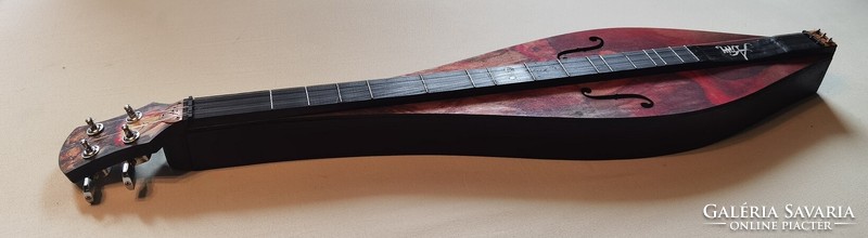 Unique (mountain) zither / dulcimer instrument