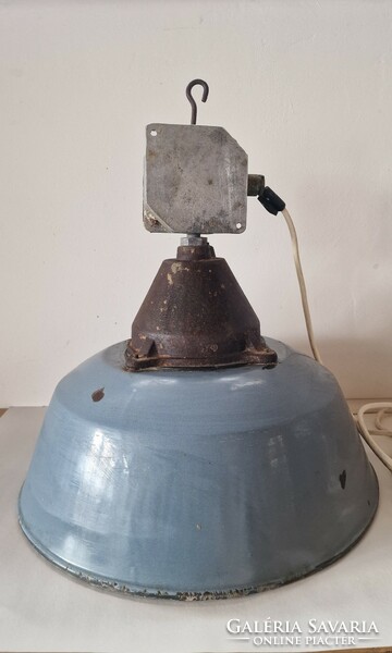 Industrial hall lamp
