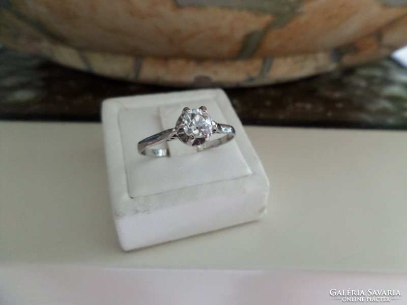 Nice old white gold solitaire ring with 0.40 ct brill