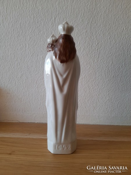 Virgin Mary with little Jesus